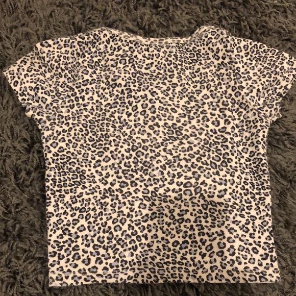 Brandy Melville Cheetah print button up crop top - Picture 2 of 4